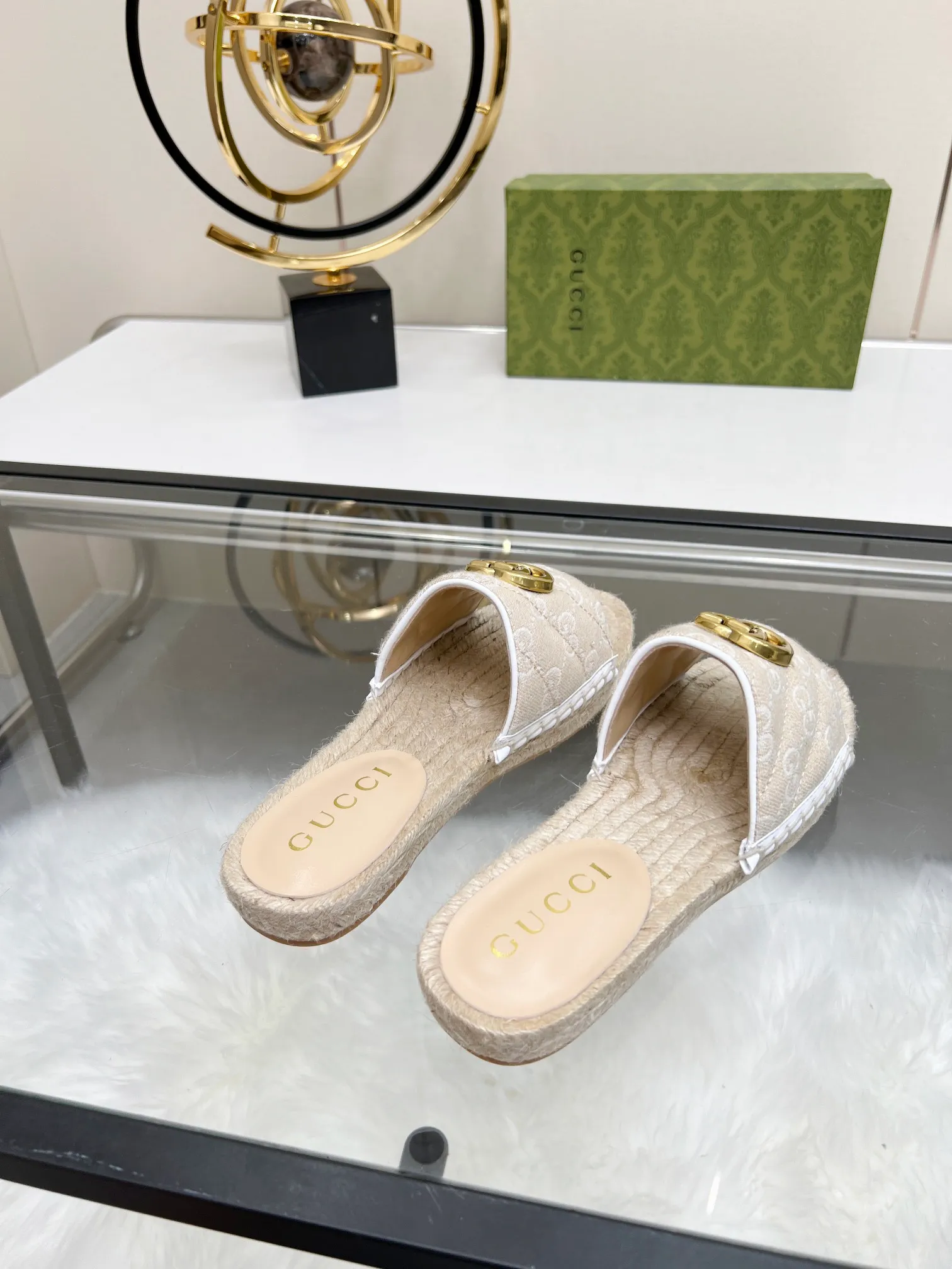 👟👟Ex-factory price 320👟👟 Gucci slippers fisherman shoes new color Injection molded one-piece straw bottom, high-end quality Fabric: Double G imported fabric Lining: sheepskin lining Code number: 35~42 Fabric styles include apricot, floral, pink, black, blue, burgundy, champagne, green, orange, cyan, starry sky, more than 30 colors to choose from, many colors to be updated in the future ,,,,,,,,